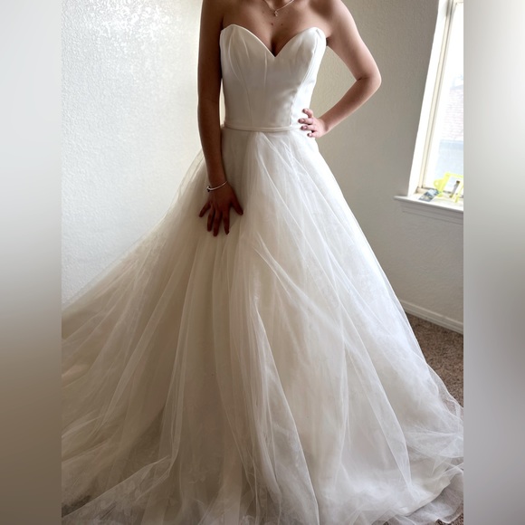 Designer Wedding Dress - Picture 1 of 3